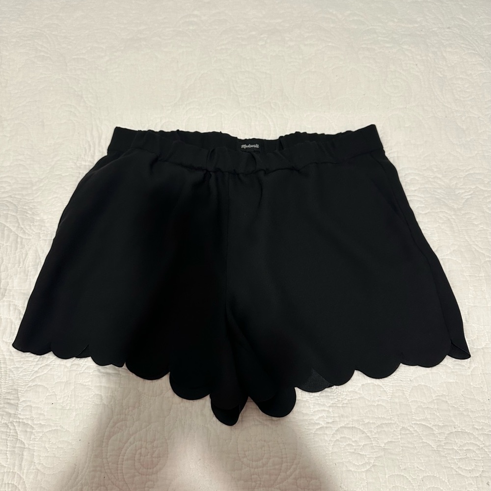 Madewell black lined scalloped shorts size L